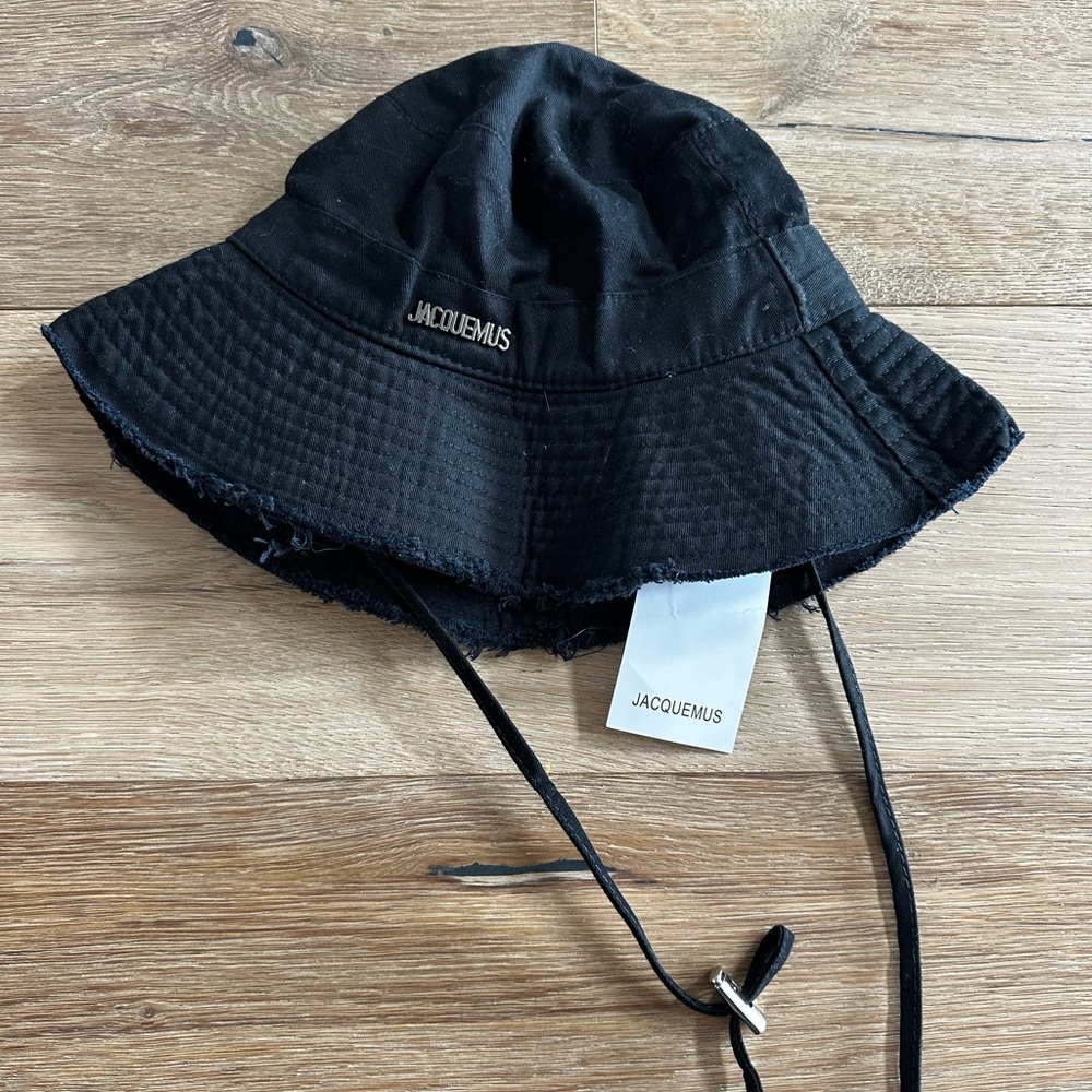 Jacquemus “Le Bob Gadjo” Black Bucket Hat – Frayed Brim, Adjustable Cord, NWT